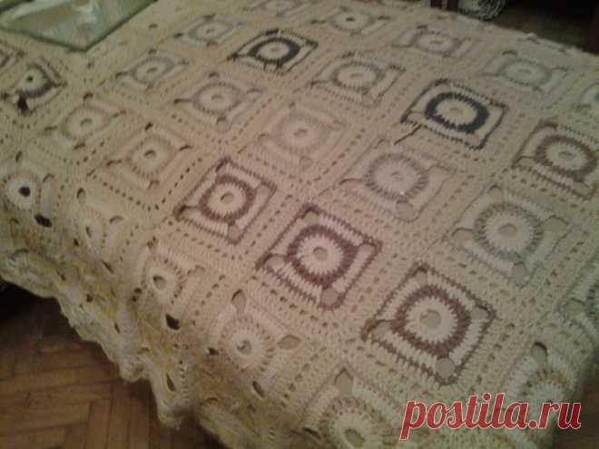 Как связать плед из остатков ниток http://yolskijkot.ru/vyazanie-kryuchkom-kak-svyazat-pled-iz-kvadratikov