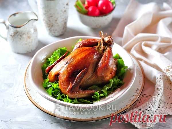 Курица, фаршированная рисом, запеченная в духовке - вкусный семейный обед, создающий праздничное настроение.
