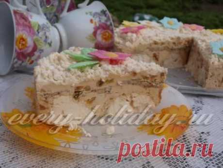 Торт-мороженое с орехами и безе