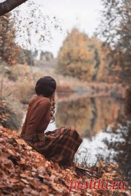 #alchemy_beautiful

Тонкие паутинки начинают отблескивать на солнце, и над водой, в полусонной дымке, вдруг ни с того ни с сего срываясь с места, начинают взлетать утки – готовятся к путешествию в тёплые страны.
С крыши дома-на-семи-ветрах Ванильный Некромант ревниво следит за тем, как птицы поднимаются в воздух.
Ему кажется, что пробило время летать.

© Лена Тулинова цикл «Ванильный некромант»