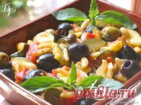 Caponata - Овощная закуска по-сицилийски. В Италии существует множество вариантов приготовления этой яркой сицилийской закуски. Готовится капоната легко и быстро (и так же быстро съедается ). Слегка обжаренные разноцветные овощи в кисло-сладком соусе поднимают аппетит и настроение.
А происхождение и значение названия этого блюда - "капоната" до сих пор точно неизвестно...
