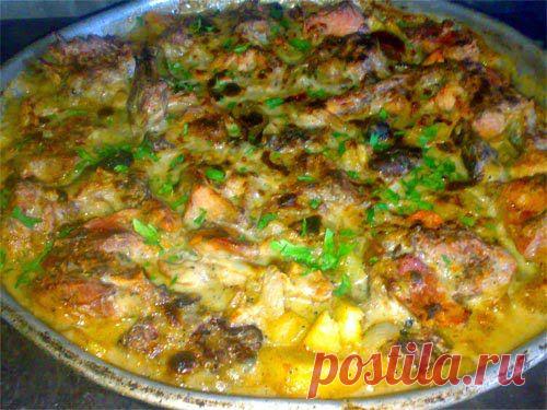 Кролик с картофелем под сметанным соусом. Один из традиционных рецептов русской кухни.