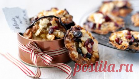 Sour cherry and stem ginger florentines recipe This quick and easy recipe for chewy, sticky florentines is absolutely foolproof. Whip up a batch for a party or make as edible Christmas gifts.