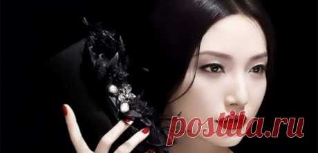 4 секрета красоты японок: Узнай, как сделать тело идеальным! » Фарфоровая нежная кожа, точеная фигура – хрупкая красота японок восхищает. Знаете ли вы, что своим очарованием они обязаны… …мощным солнцезащитным средствам. В отличие от нас, восточные девушки не пренебрегают кремами и сыворотками с UV-фильтрами даже в холодный сезон. Почему? Все просто: солнечный свет иссушает кожу, провоцируя ранние морщины и потерю эластичности. Возьмите на вооружение этот принцип, особенно...