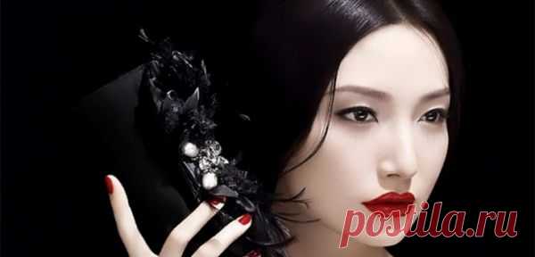 4 секрета красоты японок: Узнай, как сделать тело идеальным! » Фарфоровая нежная кожа, точеная фигура – хрупкая красота японок восхищает. Знаете ли вы, что своим очарованием они обязаны… …мощным солнцезащитным средствам. В отличие от нас, восточные девушки не пренебрегают кремами и сыворотками с UV-фильтрами даже в холодный сезон. Почему? Все просто: солнечный свет иссушает кожу, провоцируя ранние морщины и потерю эластичности. Возьмите на вооружение этот принцип, особенно...