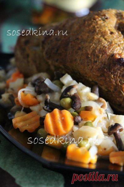 Корень сельдерея с опятами и овощами в мультиварке. 
СОСТАВ:
Сельдерей корневой – 1 шт
Зелёный горошек – 100 гр
Семена горчицы – 1 ч.л.
Мука пшеничная – 1 ст.л.
Крахмал картоф. – 1 ч.л.
Грибы (опята) – 150 гр
Лук репчатый – 1 шт
Морковь – 1 шт
Мускатный орех
Кориандр
Куркума
Паприка
Тимьян
Соль, перец.