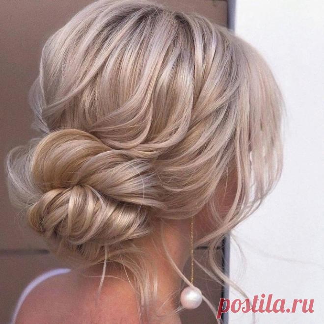 Какая собранная прическа выглядит красивее?