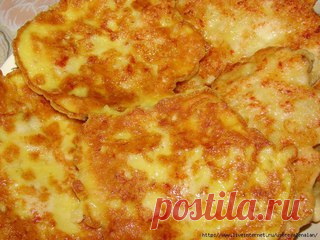 Вкусные оладьи из курицы 

Ингредиенты: 
-Филе одной куриной грудки 
-Яйца - 2 шт. 
-Молоко 
-Крахмал или мука 
-Соль 

Приготовление: 
Куриное мясо мелко порезать, добавить 2 яйца, соль, немного молока, крахмал или муку. Можно добавить немного майонеза. Все перемешать. Дать тесту постоять минут 10. Консистенция должна быть как для обычных оладий. Если тесто получилось жидковатым, то нужно добавить крахмал и дать постоять. 
Потом обжарить на хорошо разогретой сковородке в ...