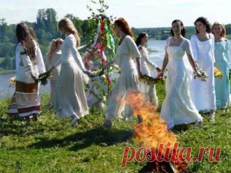 Какие обряды проводить в мае, заговоры и молитвы на красоту, на исполнение желаний, на деньги. Православные молитвы на Радоницу (Родительский день), в Юрьев день и другие.