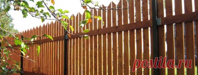 Забор из деревянного штакетника своими руками: руководство по возведению