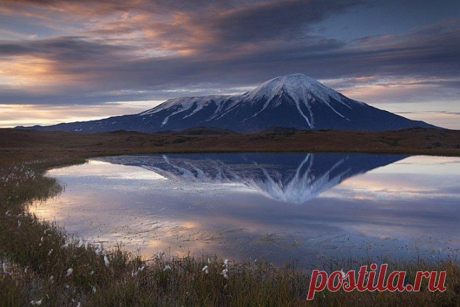 Путешествие на Камчатку Камчатка — загадочный и далекий край, считающийся многими туристами одним из самых красивых уголков нашей планеты.
Главными достопримечательностями Камчатки являются вулканы. Гигантские каменные испол...