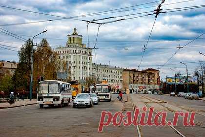 В Казани отремонтировали две улицы. В жилом массиве Отары в Казани отремонтировали две улицы — Поперечно-Отарская и Центрально-Отарская. Так, работы по нацпроекту «Безопасные качественные дороги» выполнены от улицы Южно-Промышленная до улицы Центральная. Они охватили участок протяженностью 2,2 километра.