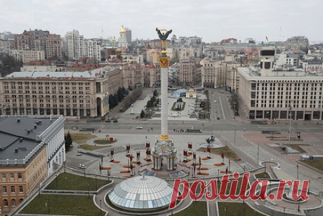 В России заявили об исчерпании возможностей Украины для ведения войны. Возможности Украины в противостоянии с Россией исчерпываются, считает военный эксперт Константин Сивков. По его мнению, Киев планировал «гибридный блицкриг», заключающийся в массовом введении западных санкций и начале Вооруженными силами Украины (ВСУ) активных действий против ДНР и ЛНР.