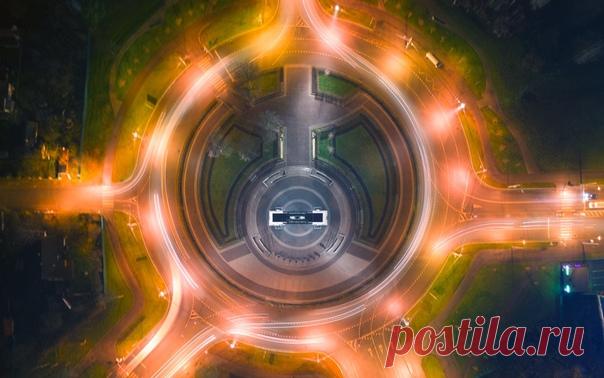 «Колесо дорог» Триумфальная арка победы, Красное село (Санкт-Петербург). Автор фото – Юрий Столыпин: nat-geo.ru/community/user/197496 Восхитительных снов!