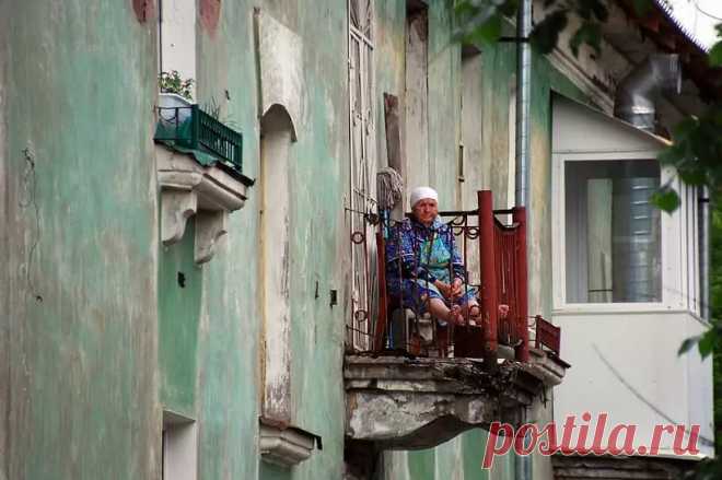 Договор дарения с обременением: подарить и остаться жить в квартире