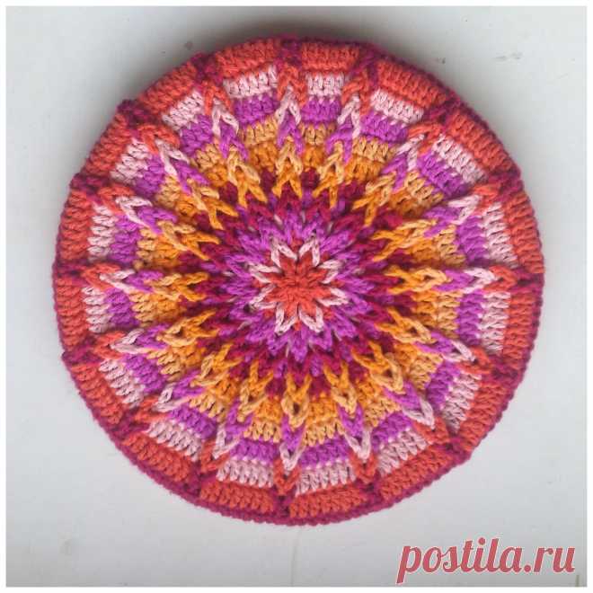 Яркий и неизбитый мотив для подушек, сидений и т.п., вязаный крючком. Описание — Рукоделие