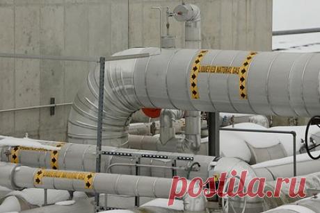 В Конгрессе назвали решение Байдена по СПГ отвратительным провалом. Решение президента США Джо Байдена о приостановке строительства терминалов для экспорта сжиженного природного газа (СПГ) помогает России и ставит европейские страны в зависимость от ее экспорта. Спикер Палаты представителей Конгресса США Майк Джонсон назвал такое решение отвратительным провалом.