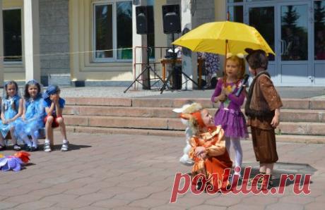 В Новокузнецке состоялась экологическая детская ярмарка (Ольга Александровна Логачева)

5 июня, во Всемирный день окружающей среды, в новокузнецком саду Металлургов состоялась городская экологическая детская ярмарка `Наша планета зелёного цвета!`, девизом которой в этом году стали слова: `Дети России за сохранение природы`.