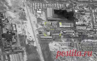 Минобороны показало видео удара "Искандером" по ВСУ на заводе в Павлограде. В ангаре на территории промышленного предприятия находились войска 72-й бригады Вооруженных сил Украины, заявили в российском оборонном ведомстве