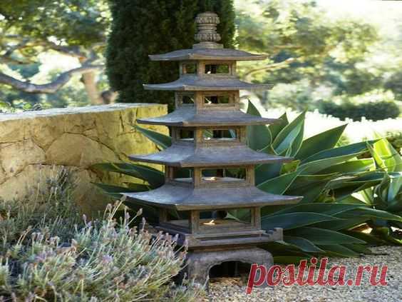 Обустройство и дизайн придомовой территории – замечательный способ красноречиво, но без всяких слов продемонстрировать окружающим все своеобразие своей натуры. Давайте попробуем разбить на…