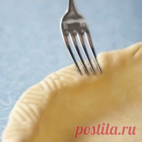 Лёгкие в реализации и симпатичные идеи, как украсить края выпечки Вкус – это далеко не единственный критерий, по которому нужно оценивать блюдо. Выпечка – это целое искусство, которое сочетает в себе не только вкусное блюдо, но и красивую подачу. Самый простой спосо…