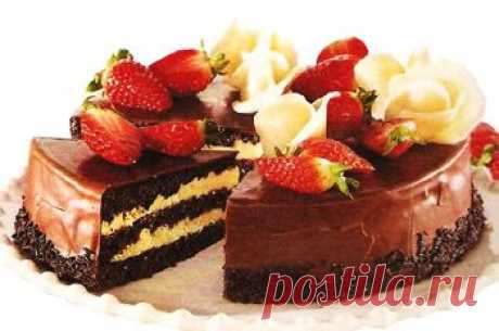 Шоколадный торт «Мулатка» с клубникой