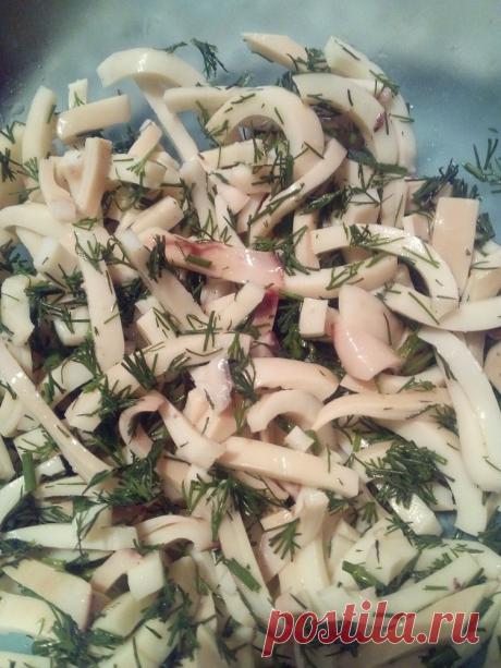 Салат с кальмарами к Новому году - Простые рецепты Овкусе.ру