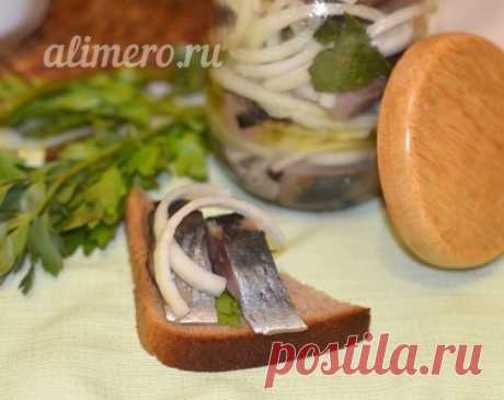 домашняя маринованная селедка с луком.Попробуйте, очень вкусно!