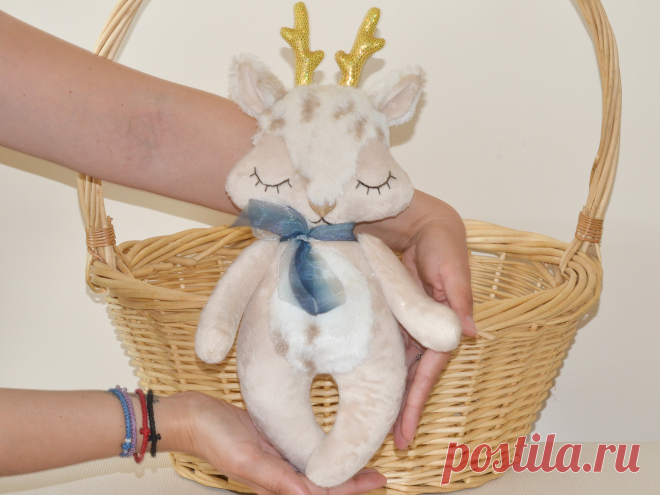 Игрушка для сна спящий олень. Такой оленёнок может стать отличным подарком на рождение ребенка. Первая игрушка с которой малыш вместе засыпает становится талисманом. Возможно исполнение на заказ в любой цветовой гамме. А так же вы можете приобрести выкройку и сшить спящего оленя самостоятельно!