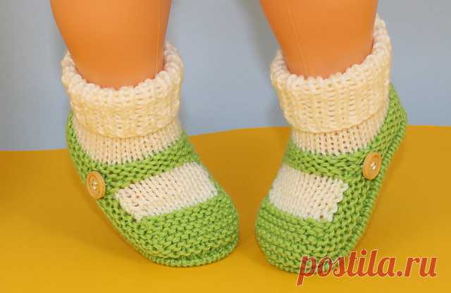 Ravelry: Baby One Button Sock and Slipper Booties pattern by Christine Grant