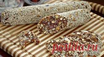 Финиковая колбаска
Вкусный и полезный десерт из сухофруктов. В сочетании с орешками это лакомство очень подходит как для постного питания, так и тем, кто следит за своей фигурой.
Сохрани и приготовь 
Ингредиенты:
Финики (без косточек) — 250 г
Курага — 250 г
Кунжут — 100 г
Семечки подсолнуха — 50 г
Орехи кешью — 150 г
Цедра апельсина — 1 шт.
Корица — 1 щепотка
Кардамон — 1 щепотка
Приготовление:
1. Пропустить через мясорубку финики (очищенные от косточек) и курагу.
2. Все о...