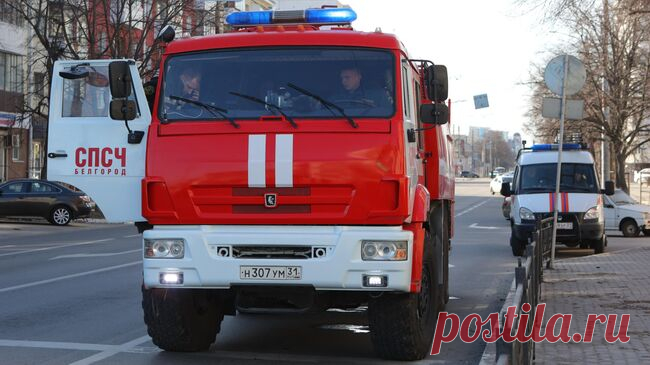 В Белгороде из-за падения обломков БПЛА загорелась легковушка