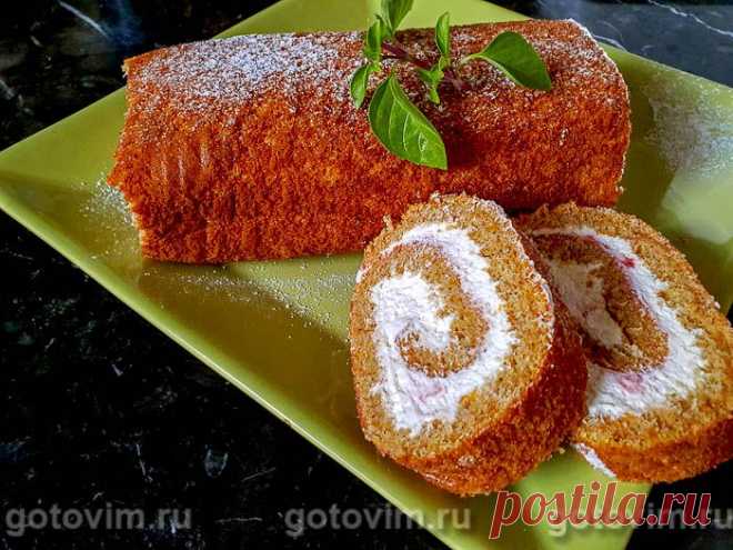 Морковный рулет со сливочным кремом. Рецепт с фото Если хотите удивить родных и близких оригинальным блюдом к чаю, то лучшего рецепта не найти. Сочетание моркови и корицы очень необычное и вкусное, а сливочный крем добавит рулету нежности и воздушности.