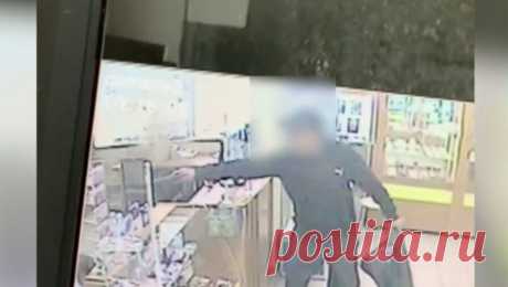 В Марий Эл задержали мужчину за разбой с игрушечным пистолетом. В Йошкар-Оле полиция задержала мужчину, который пошел на разбойное нападение с игрушечным пистолетом ради пяти пачек аскорбинки. Об этом сообщает пресс-служба МВД по Республике Марий Эл. Сотрудники, прибывшие на место преступления, ...