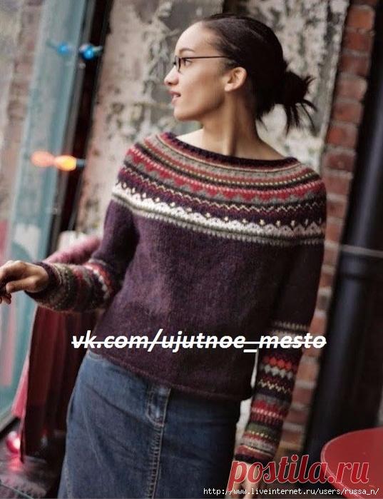 Пуловер с круглой жаккардовой кокеткой.