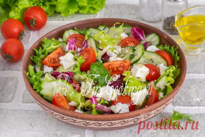 Свежий салат с брынзой Простой, вкусный, легкий и полезный салат - подходящее блюдо накануне долгожданной весны.