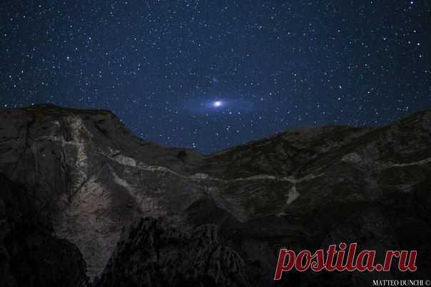Андромеда восходит над Альпами / Интересный космос