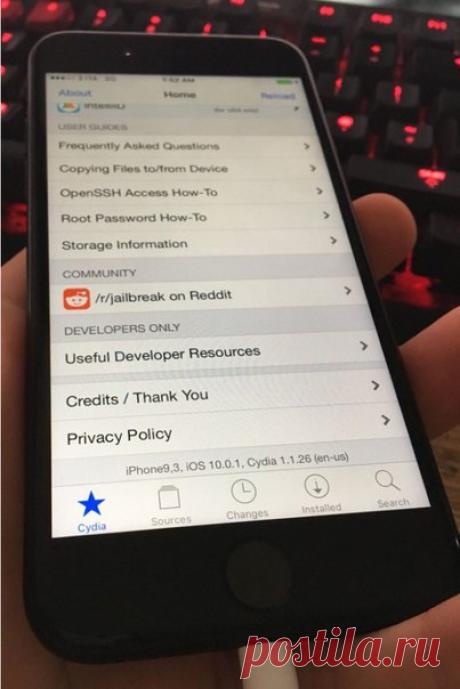 [News] Известный хакер анонсировал джейлбрейк для iOS 10.1.1 Одним из «взломщиком» iOS 10, который, к тому же, демонстрировал взломанные гаджеты на «десятке» в сети, был известный хакер (он же специалист по безопасности) Люка Тодеско. Он не выпустил публичную утилиту для взлома, но был готов поделиться методами джейлбрейка с другими хакерами и командами. Очевидно, из такого сотрудничества ничего не получилось, потому что теперь Тодеско решил взяться за создание публичного джейлбрейка…
