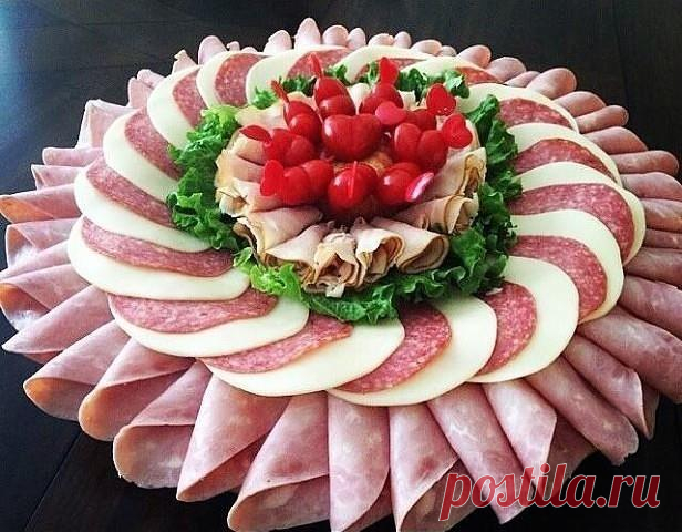 Идеи сырных и мясных нарезок на праздничный стол Берите на заметку. На праздники точно пригодится!