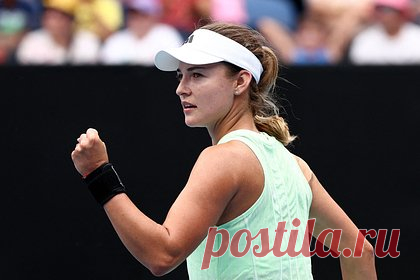 Болельщики спели «Калинку» после матча российской теннисистки на Australian Open. Болельщики спели «Калинку» во время матча Открытого чемпионата Австралии (Australian Open). Песня прозвучала после встречи третьего круга турнира между россиянкой Анной Калинской и американкой Слоан Стивенс. Матч завершился победой отечественной спортсменки со счетом 6:7, 6:1, 6:4.