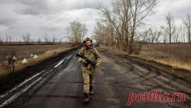 Стало известно, сколько военнообязанные украинцы платят за выезд за границу. Стоимость выезда военнообязанных граждан Украины за границу в настоящее время составляет от $20 тыс. Об этом пишет ТАСС со ссылкой на неназванного жителя страны. Источник отметил, что сейчас мужчинам очень сложно покинуть ...