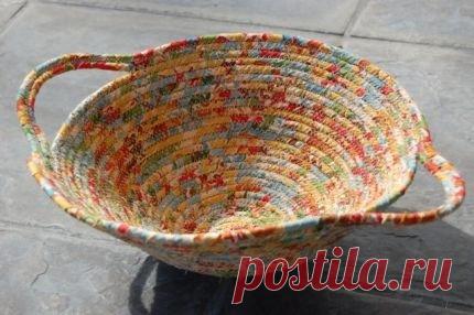 Вам понадобятся лишь веревка и остатки ткани, чтобы сотворить такую красоту