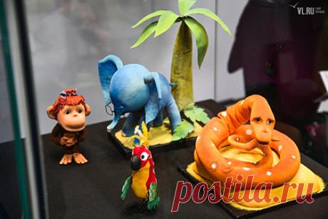 В России открыли выставку в честь 110-летнего юбилея отечественной анимации. К 110-летнему юбилею отечественной анимации во Владивостоке открылась выставка «Все-все-все. Герои и миры советских мультфильмов». Ознакомиться с экспозицией можно в Музее истории Дальнего Востока имени В. К. Арсеньева. Представители музея рассказали, что выставка охватывает «золотой век» российской мультипликации.