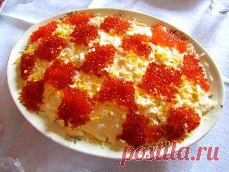Салат “Итальянский” с красной икрой, креветками и грибами / Простые рецепты