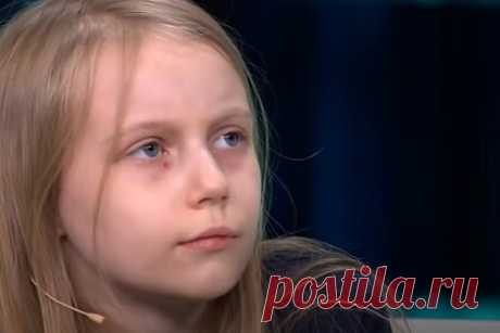 Однокурсница девятилетней студентки МГУ рассказала о ее пропусках занятий. Девятилетняя студентка психфака МГУ Алиса Теплякова, отец которой напал на сотрудников университета 21 декабря, сдавала экзамен в индивидуальном порядке, рассказала ее однокурсница Алина. Кроме того, Алина рассказала об учебе с девятилетней студенткой. Она заявила об отсутствии Тепляковой на занятиях своего курса.