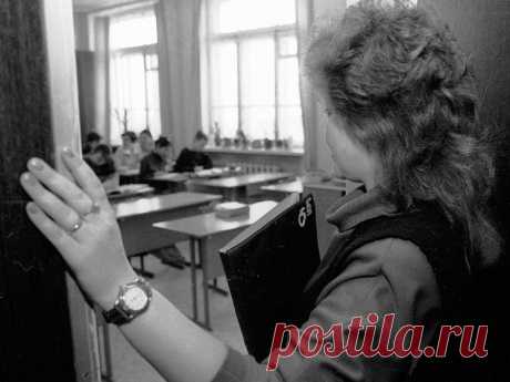 Учителей перевели на астрономические часы и дали свободный день «на самообразование» | МК | Дзен