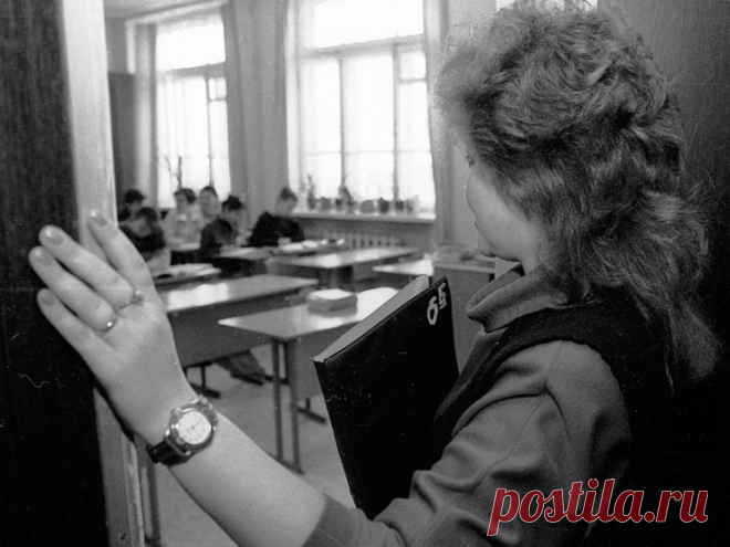 Учителей перевели на астрономические часы и дали свободный день «на самообразование» | МК | Дзен