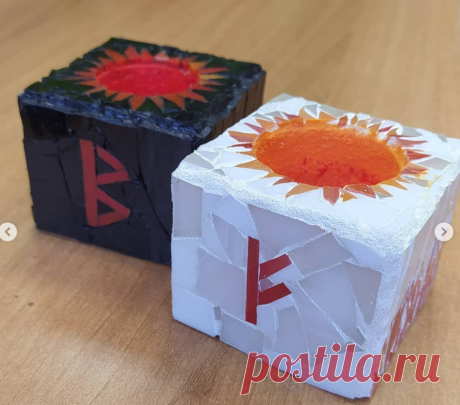 Мозаичные подсвечники с рунами от @mosaicart_larissa