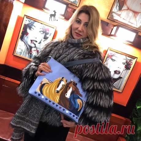 С современной женской сумкой – хоть куда!
#голубаясумка #сумкаслошадьми #сумкаизткани #сумкасросписью #сумкасрисунком #сумкиназаказ #заказатьсумку #купитьсумку #росписьнасумке #сумкимсвит #msweet #artmsweet #лошадинасумке #уникальнаясумка #эксклюзивнаясумка #ручнаяработа #handmade #art #мода #стиль #стильнаясумка #дорогиесумки #сумкибренд #сумкиженские #сумкичерезплечо #сумкисоскидкой #сумкимосква #сумкипороссии #сумкищелковская #сумкигольянов