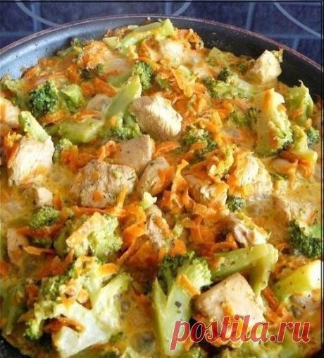 Курица с брокколи и морковью, тушеная в сливках
Калорийность на 100 гр готового блюда - 85 ккал
Это вкусное и полезное блюдо отлично подойдет на обед или на ужин.
Показать полностью…